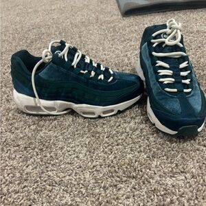 Nike Women's Teal and White Athletic Shoes